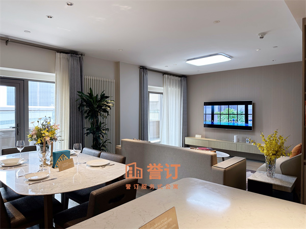 国贸公寓| “寓”见北京 国庆7天乐，这样玩才City！尽情去感受、去体验这国庆假期的七天欢乐时光。取悦自己、走向自然，收藏这份攻略，国贸公寓愿与您一起“寓”见最City的假日与最美的秋天。